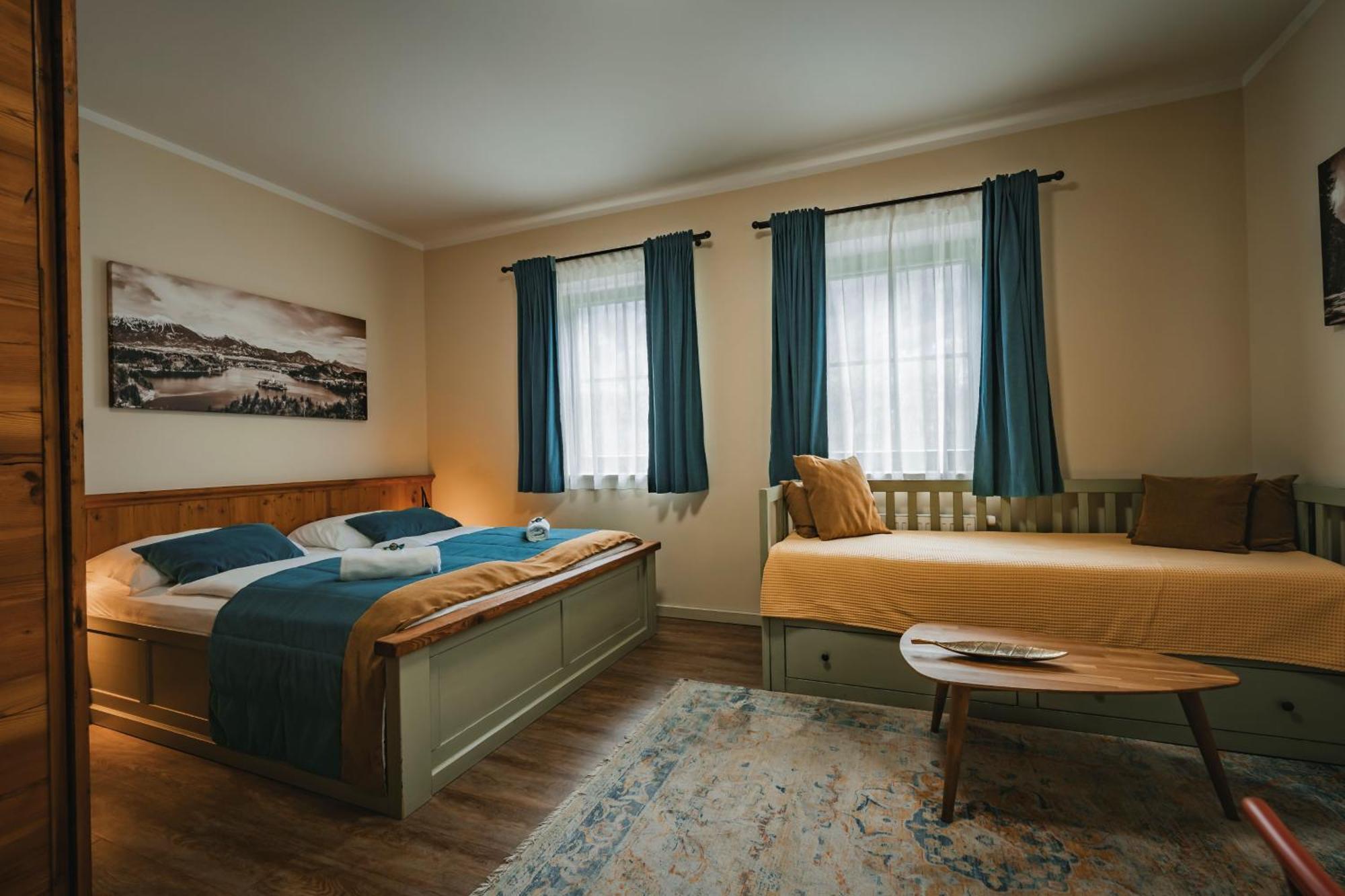 Guest House Ejga Jesenice Buitenkant foto