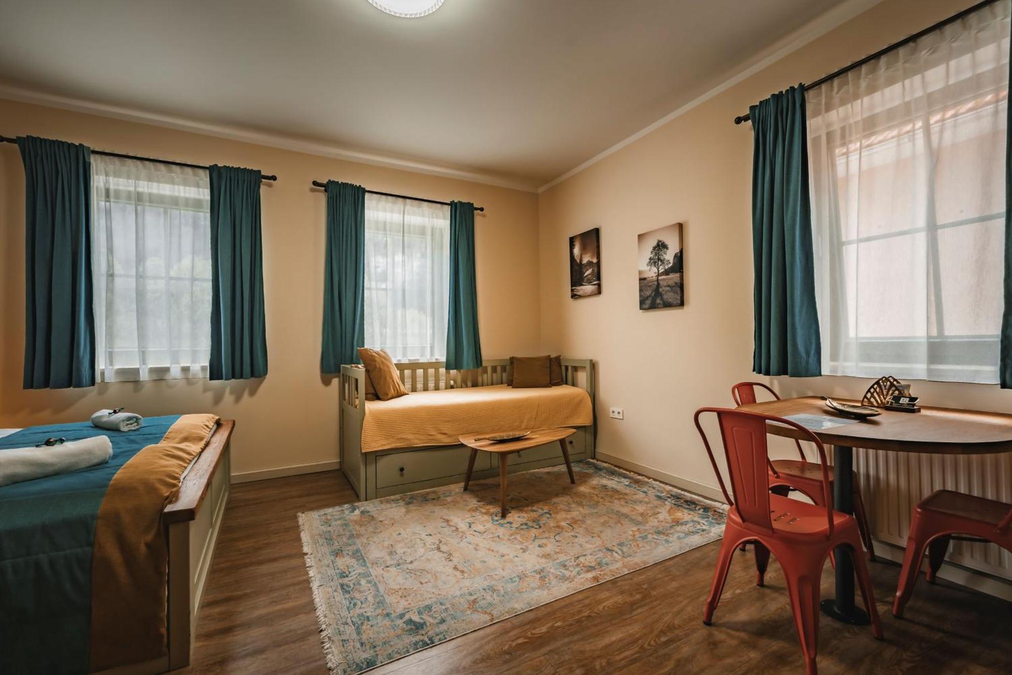 Guest House Ejga Jesenice Buitenkant foto