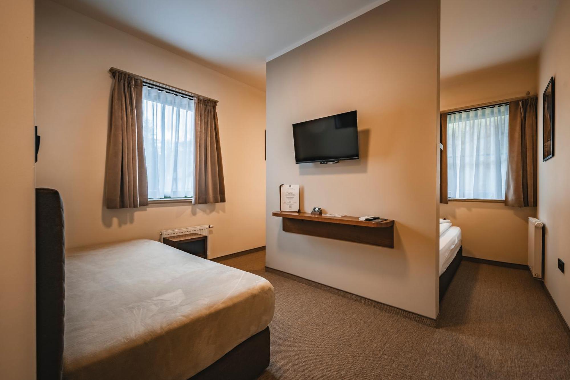 Guest House Ejga Jesenice Buitenkant foto